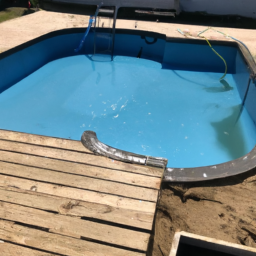 Accessoires indispensables pour l'entretien de votre piscine : produits et outils Petit-Bourg